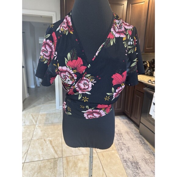 SHEIN Floral Wrap Around And Tie Crop Top Size XL - Picture 1 of 3